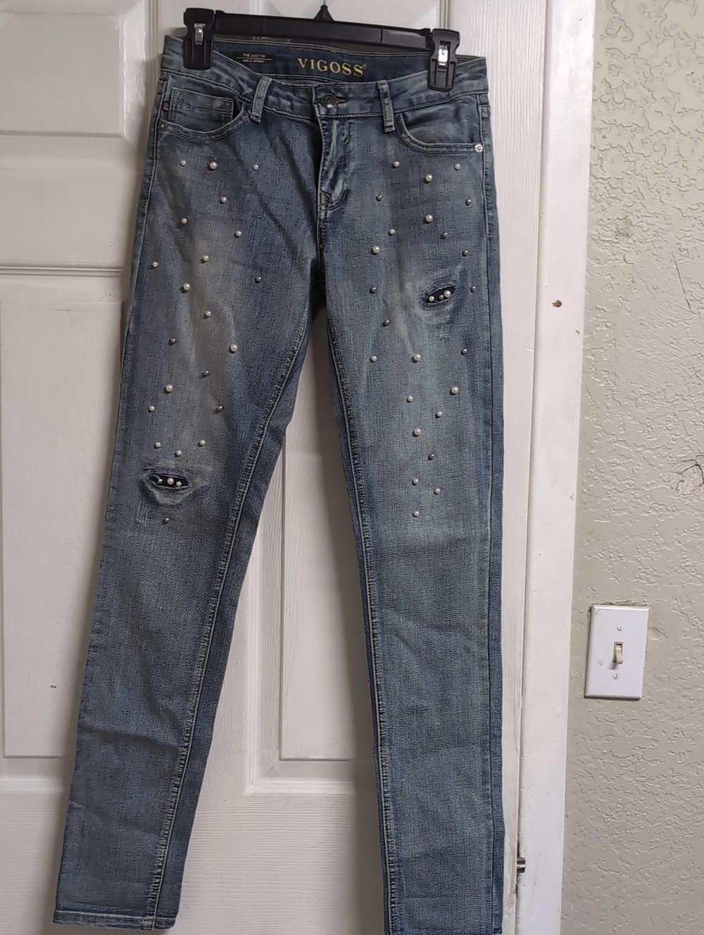 Vigoss Women's Light Blue Pearl-Studded Skinny Jeans